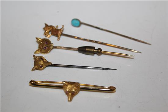 15ct fox brooch & 4 stick pins